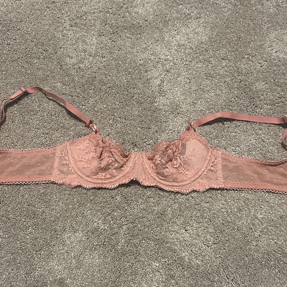 VS Lace Underwire Bra in Pink - Picture 1 of 6